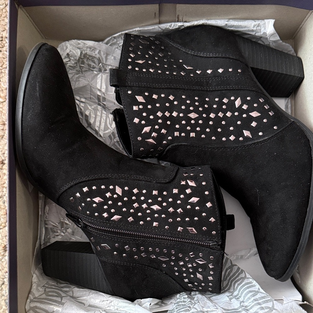 JENNIFER LOPEZ Black Suede Ankle Boots with Pink Stud Detail - Women's 8.5